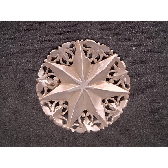 Vintage Bethlehem Star Carved Mother of Pearl Brooch - Picture 1 of 2